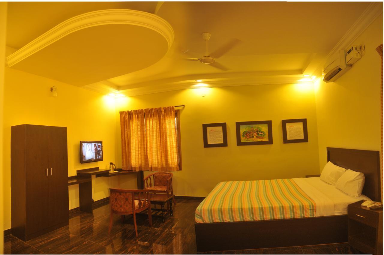 Oyo 7355 Covinille Bed & Breakfast Madurai Exterior photo