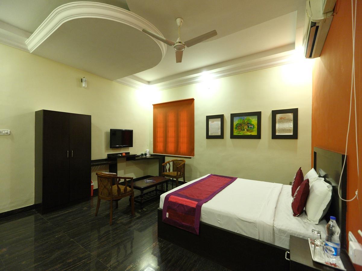 Oyo 7355 Covinille Bed & Breakfast Madurai Exterior photo